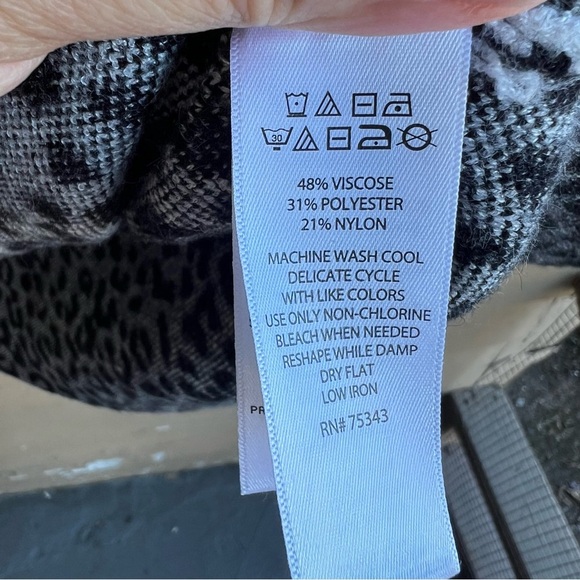 Cynthia Rowley Animal Print Crewneck Sweater - Size 3x - Picture 4 of 5